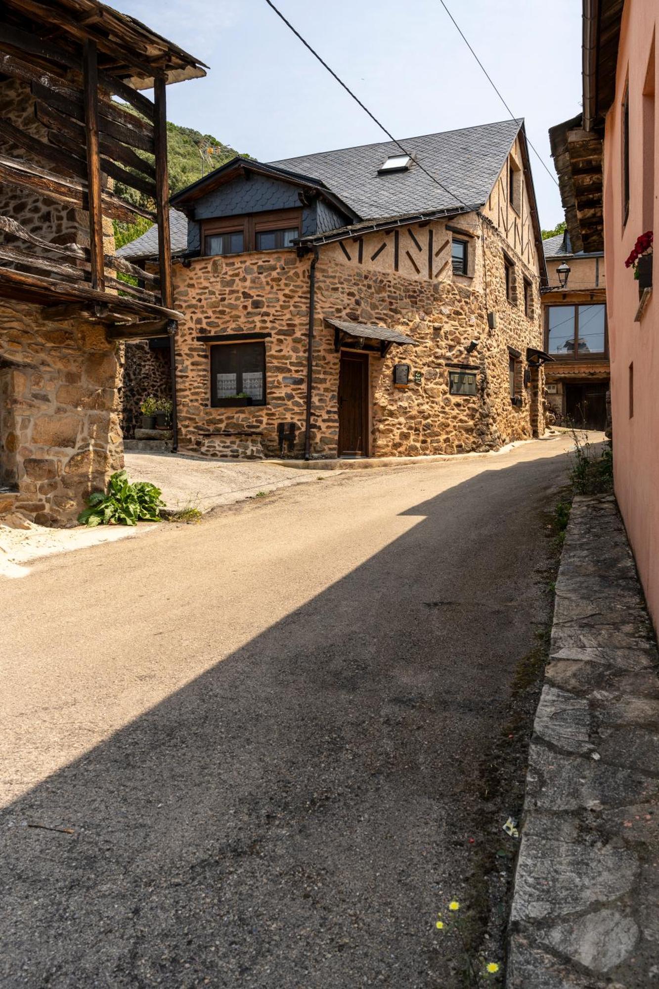 Casa De Turismo Rural Sardom3 Bembibre  Exterior photo